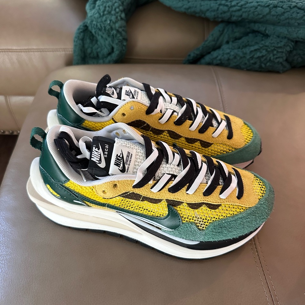 Nike Sacai Vaporwaffle tour yellow brand new